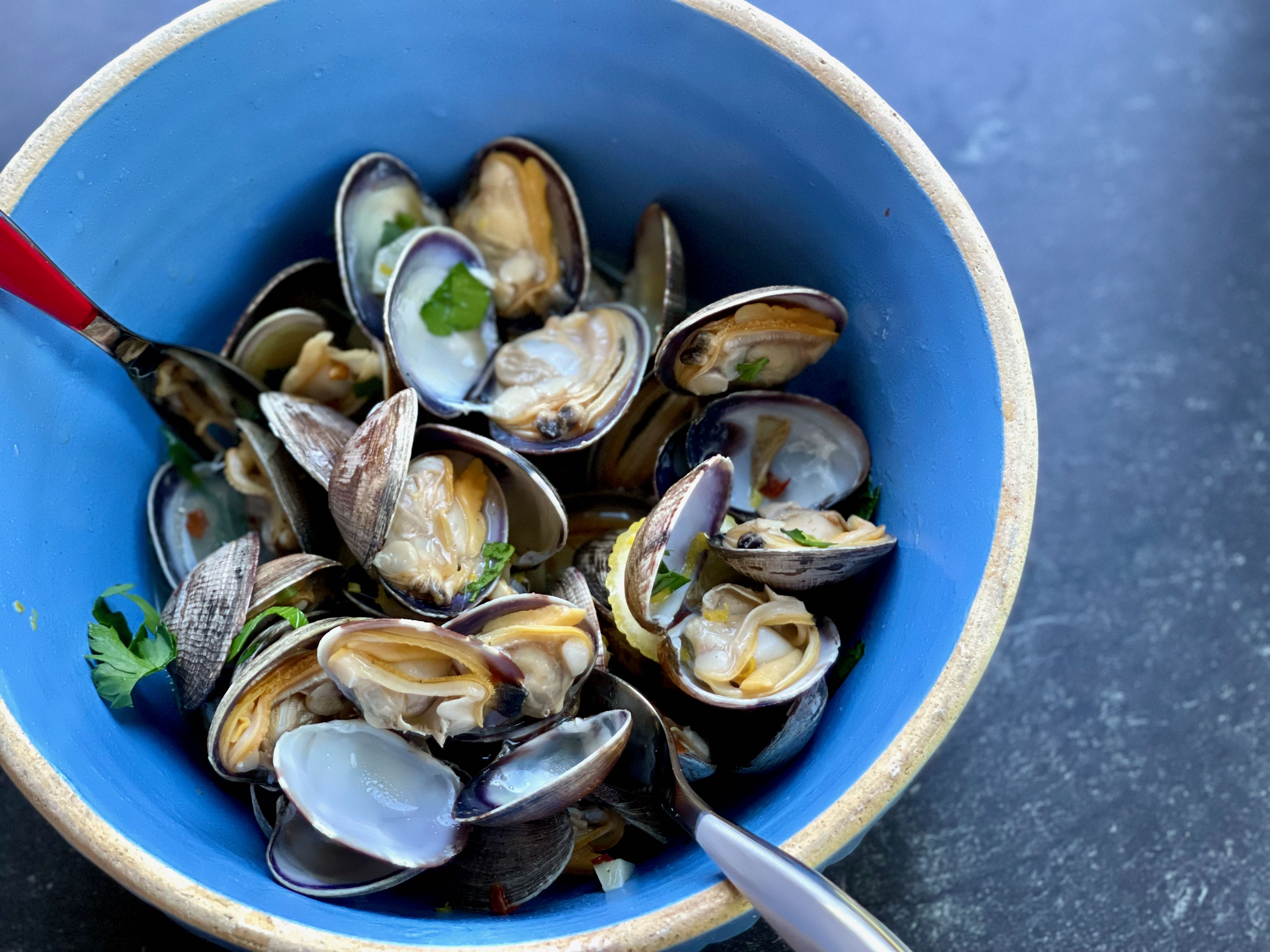 Littleneck Clams – Blue Water Fish